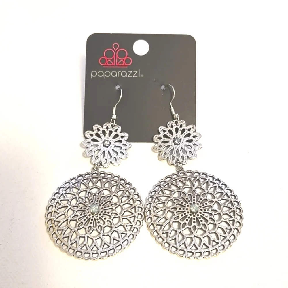 #444 NWT Paparazzi earring silver tone - Picture 1 of 3